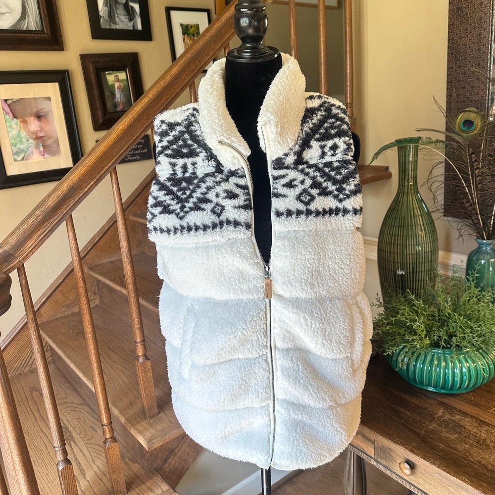 PJ salvage White and Black Patterned Sherpa Vest size medium Brand new with tags